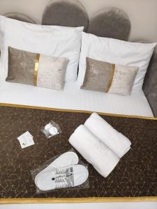 Ένα ή περισσότερα κρεβάτια σε δωμάτιο στο Delfinului Retreat