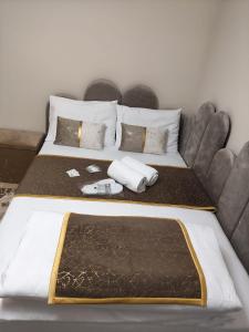 Ένα ή περισσότερα κρεβάτια σε δωμάτιο στο Delfinului Retreat