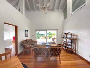 Χώρος καθιστικού στο Sea Vue Luxury Vacation Condominiums