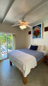 Ένα ή περισσότερα κρεβάτια σε δωμάτιο στο Sea Vue Luxury Vacation Condominiums +77 φωτογραφίες