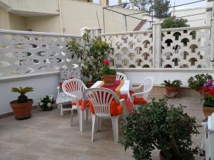 A balcony or terrace at Villa Loriand