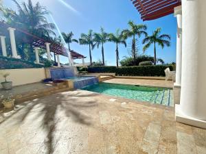 Πισίνα στο ή κοντά στο Sea Vue Luxury Vacation Condominiums