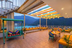 Bazén v ubytování goSTOPS PLUS Rishikesh Tapovan nebo v jeho okolí