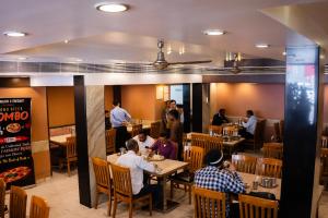 Επισκέπτες που μένουν στο Jain's Hotel Rajhans