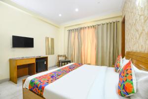 Ένα ή περισσότερα κρεβάτια σε δωμάτιο στο FabHotel Vagmi