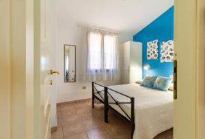 Ένα ή περισσότερα κρεβάτια σε δωμάτιο στο 600m from the beach - Garden and Sea View