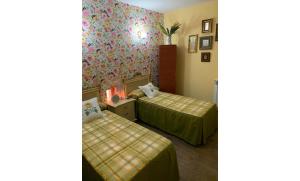 Ένα ή περισσότερα κρεβάτια σε δωμάτιο στο Casa Rural Abuela Carolina