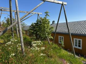a view of a house from the garden at Sakrisøy Rorbuer in Reine