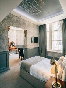 TV a/nebo společenská místnost v ubytování The Coal Exchange Hotel