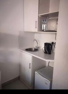 Nhà bếp/bếp nhỏ tại Soteria House