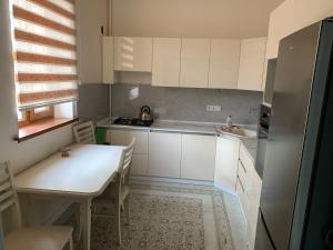 Billede fra billedgalleriet på Apartment in a new building, convenient location i Salor Bekati