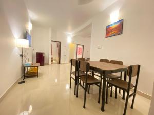 a dining room with a table and chairs at Le Poshe Suite - TIE Hotels in Pondicherry