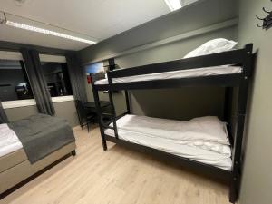 a room with two bunk beds in a room at Ankenes Romutleie AS in Narvik +3 photos