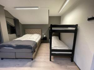 a bedroom with two bunk beds in a room at Ankenes Romutleie AS in Narvik