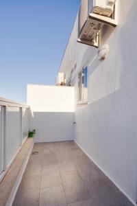 Μπαλκόνι ή βεράντα στο Modern 2 Bedroom Apartment with Balcony - Xemx Residence