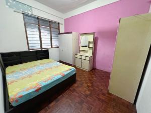 En eller flere senge i et værelse på Mahsuri Cottage-Daily or Monthly -Sibu Rejang Medical Center