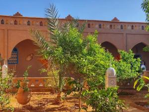 Un jardín fuera de Porte De Sahara Ouzina