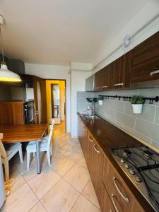 a kitchen with a table and a dining room at Apartament ultracentral in Craiova