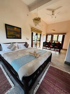 a bedroom with a large bed in a room at Emerald Tiger Retreat in Tāla +28 photos