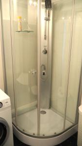 Koupelna v ubytování Möblierte Wohnung Nähe BASF Ludwigshafen/Mannheim mit Privatparkplatz + 22 fotografií