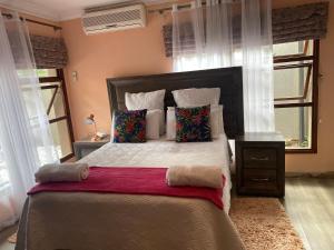 Postel nebo postele na pokoji v ubytování Peaceful picturesque Pecanwood + 56 fotografií