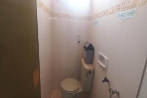 Vannituba majutusasutuses OYO 94931 Mardi Homestay Syariah