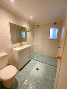 Phòng tắm tại Self-contained unit in Wahroonga