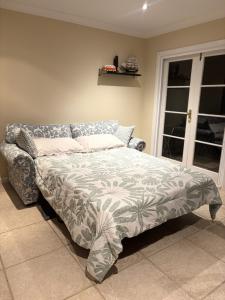 Giường trong phòng chung tại Self-contained unit in Wahroonga +2 ảnh