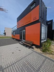 Το κτήριο όπου στεγάζεται  το διαμέρισμα