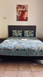 Ένα ή περισσότερα κρεβάτια σε δωμάτιο στο Studio Albatros en RDJ avec Terrasse, Parking privé, Piscine, proche Golf St Donat +17 φωτογραφίες