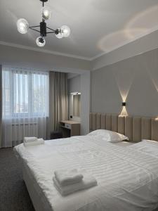 Postel nebo postele na pokoji v ubytování Orto Asia Hotel Bishkek