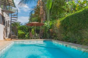 Πισίνα στο ή κοντά στο Rustic Tropical Retreat With Pool & Garden Ojochal