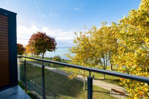 une vue depuis le balcon d'une maison dans l'établissement MyFlat Sunton Apartment, à Siófok