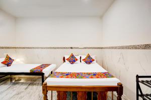 Postel nebo postele na pokoji v ubytování FabHotel Sunshine Beach Resort