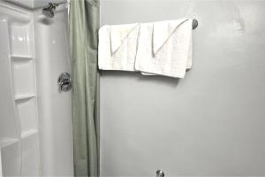 a towel is hanging on the door of a shower at Capital O Elite Inn & Suites South Holland I 94 in South Holland