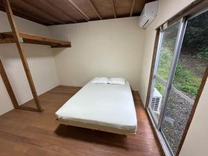 Postel nebo postele na pokoji v ubytování Cottage Casa Yakushima