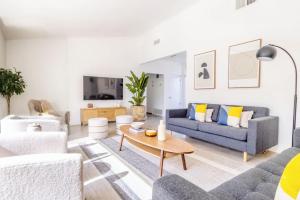 Posezení v ubytování The Horizon Escape 5BR Villa with Private Pool