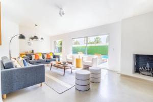 Posezení v ubytování The Horizon Escape 5BR Villa with Private Pool