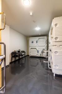 Køkken eller tekøkken på Kapselhotel mit Lounge & Massagesesseln - nähe Hauptbahnhof Halle-Saale