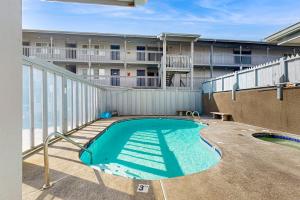 a swimming pool in front of a building at NYE Beach Haven Studio in Newport