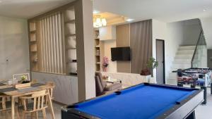 Μια τηλεόραση ή/και κέντρο ψυχαγωγίας στο Chillax Poolvilla Songkhla