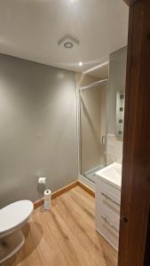 Koupelna v ubytování Modern 1 bed Apartment close to Campbeltown + 4 fotografie