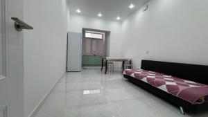 a room with a bed and a table in it at Евро Двушка в ЖК Satym мкр Батыс-2 кроме кровати два раскладных дивана in Aktobe