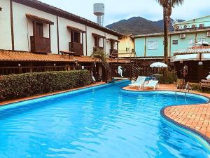 Bazén v ubytování Lua Chalés nebo v jeho okolí