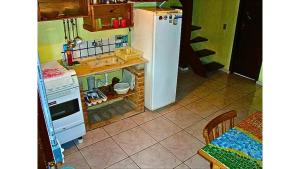 Kuchyň nebo kuchyňský kout v ubytování Lua Chalés + 10 fotografií