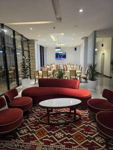 Una televisión o centro de entretenimiento en Authopia Hotel