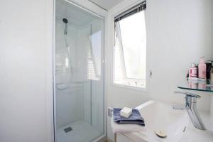 Ένα μπάνιο στο Homair Mobil-homes Camping Les Avignon +20 φωτογραφίες