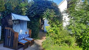 a garden with a chair and an umbrella at Möwennest Meldorf in Meldorf
