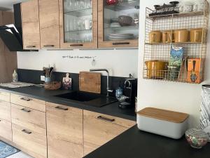 Kuchyň nebo kuchyňský kout v ubytování 351 - Authentique longère près de la côte + 14 fotografií