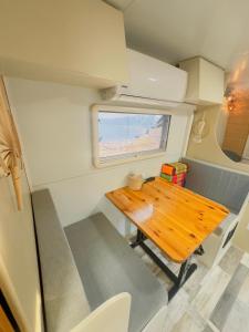 Posezení v ubytování הקרוואן במושב